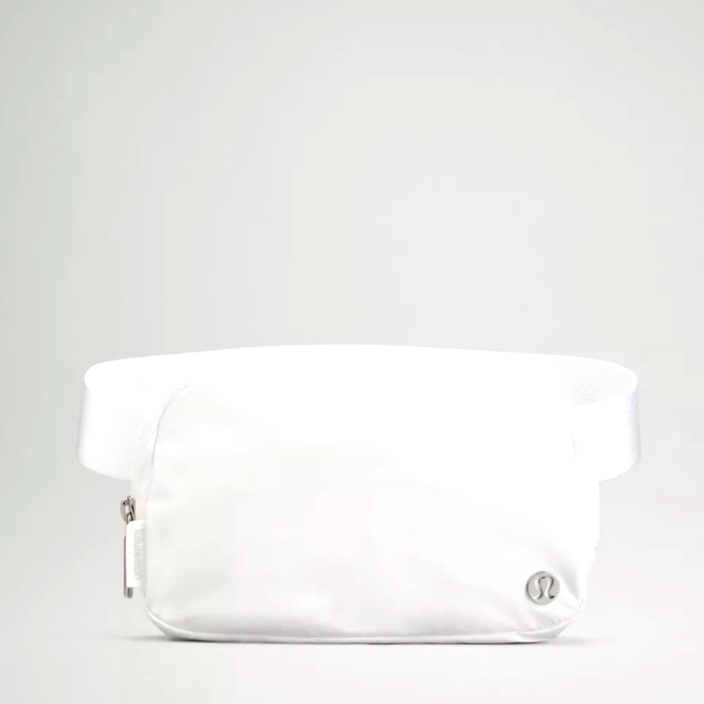 Lululemon Everywhere Belt Bag 1L white - like new